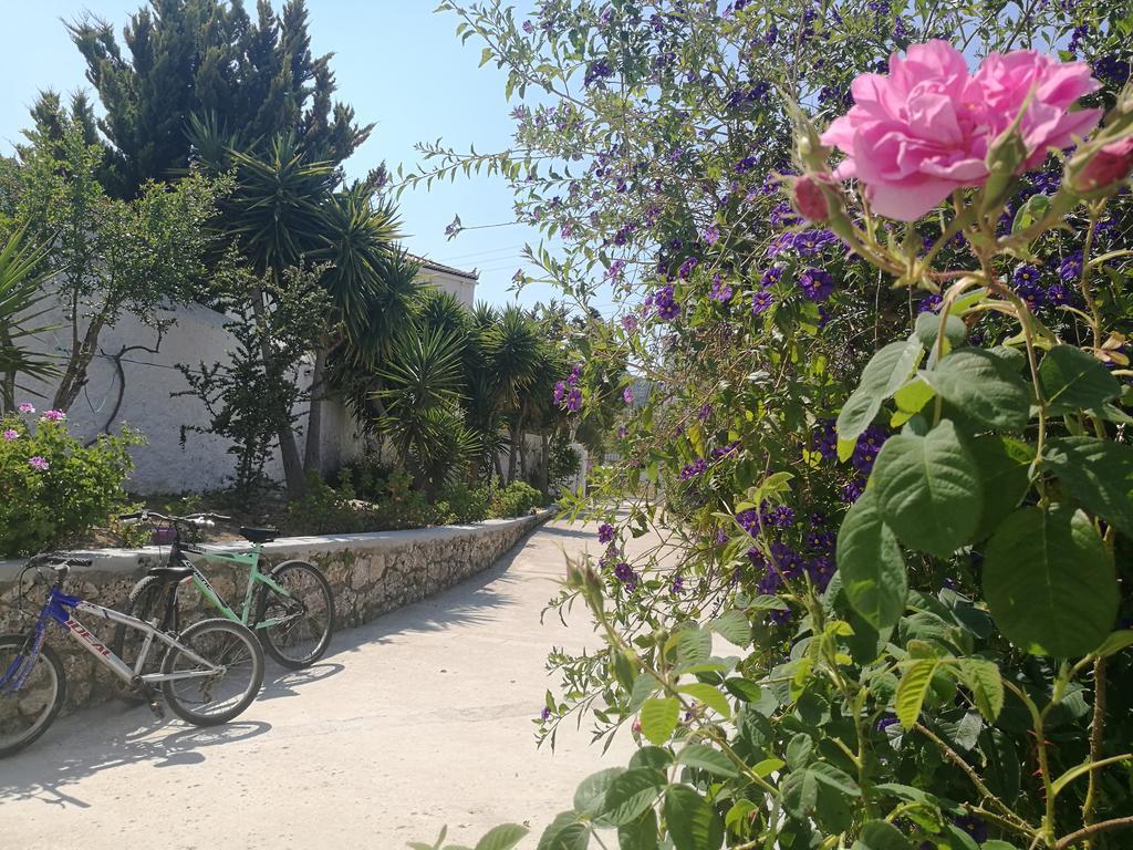 Villa Metaxa Spetses Town Екстер'єр фото